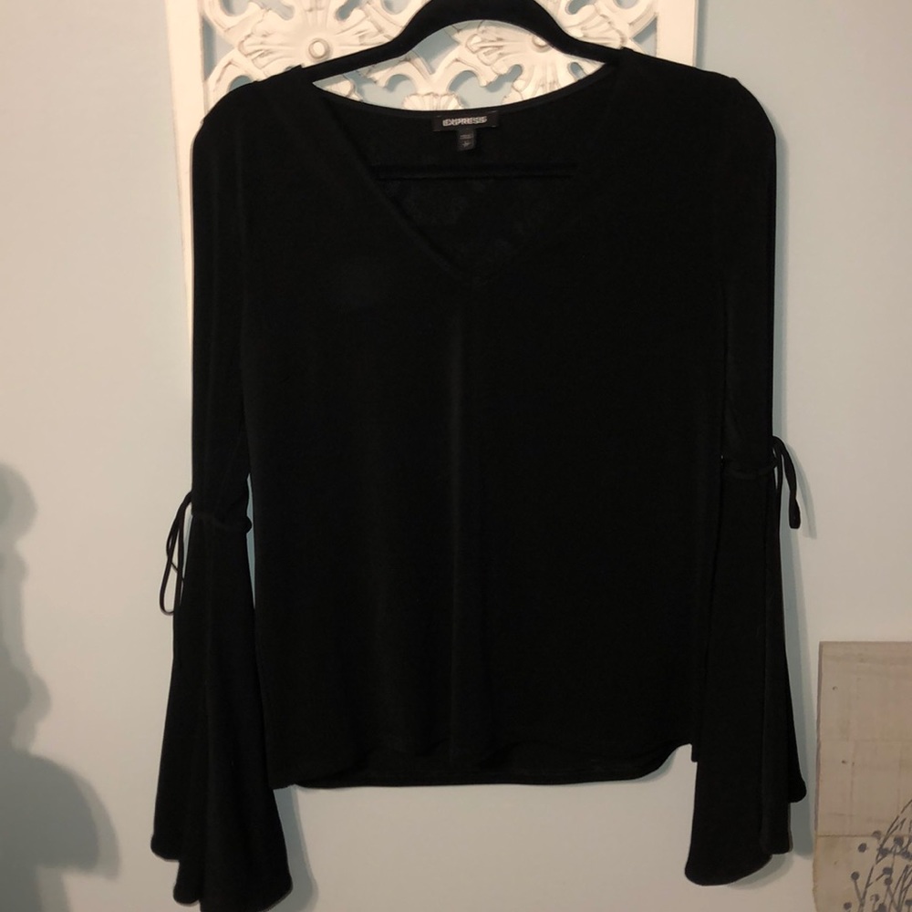 •Expess Bell Sleeve•